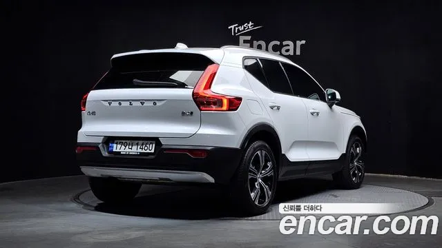 Вольво XC40 B4 Inscription — Фото автомобиля 2