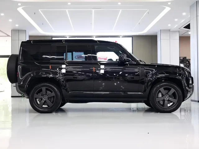 Land Rover Defender — Фото автомобиля 6