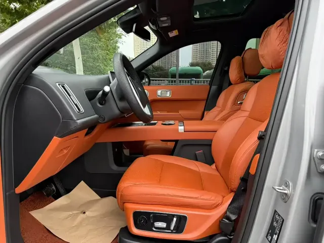 Li Auto L8 — Фото автомобиля 4