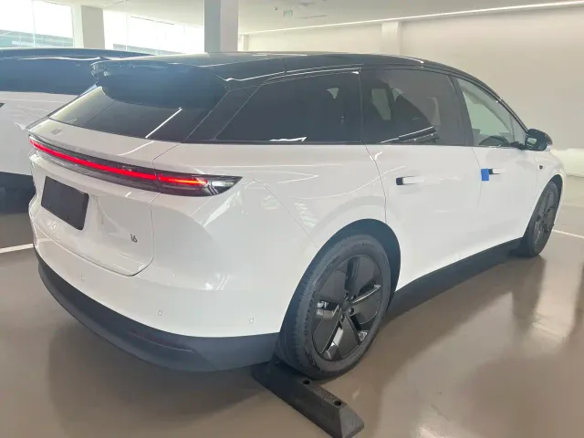 Li Auto i6 — Фото автомобиля 3