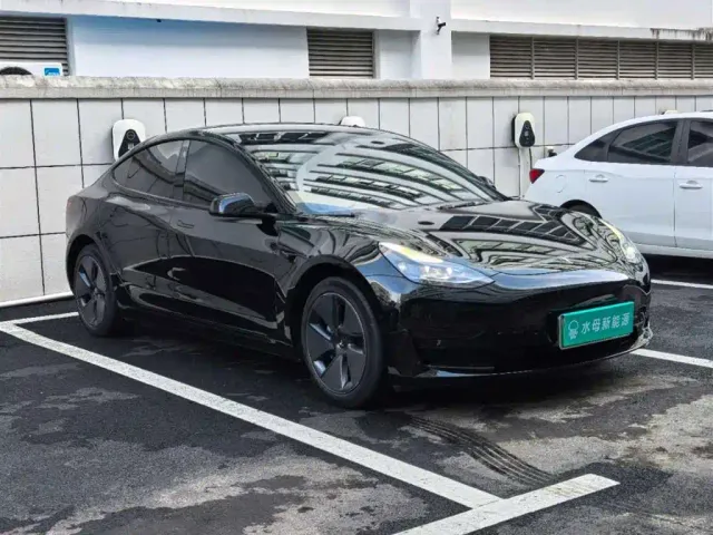 Tesla Model 3 — Фото автомобиля 11