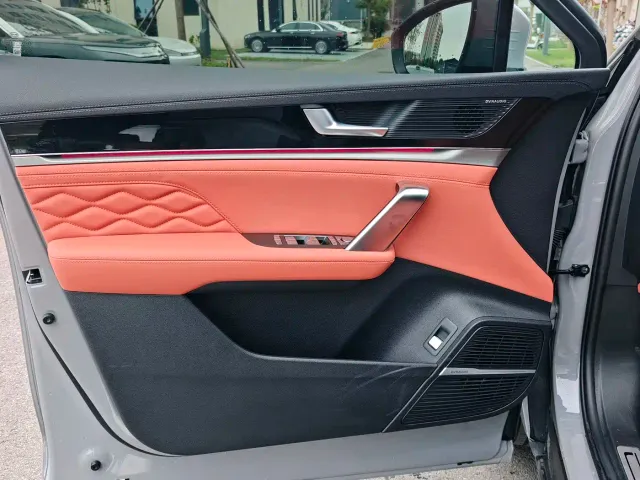 BYD Tang — Фото автомобиля 16
