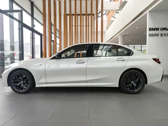 BMW 3 Series — Фото автомобиля 4