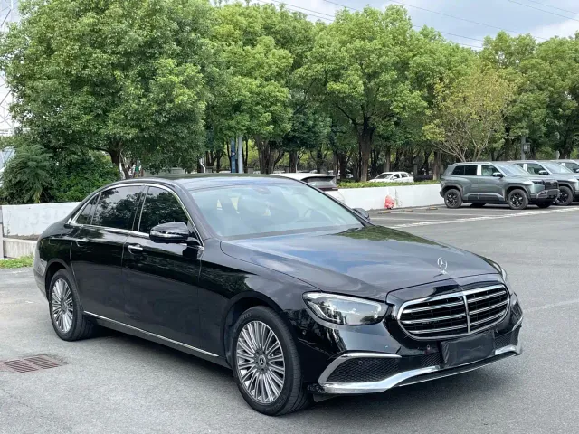 Mercedes-Benz E-Class — Фото автомобиля 3