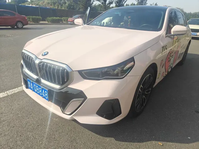 Фотография автомобиля — BMW 5 Series