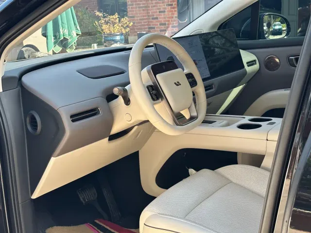 Li Auto i8 — Фото автомобиля 9