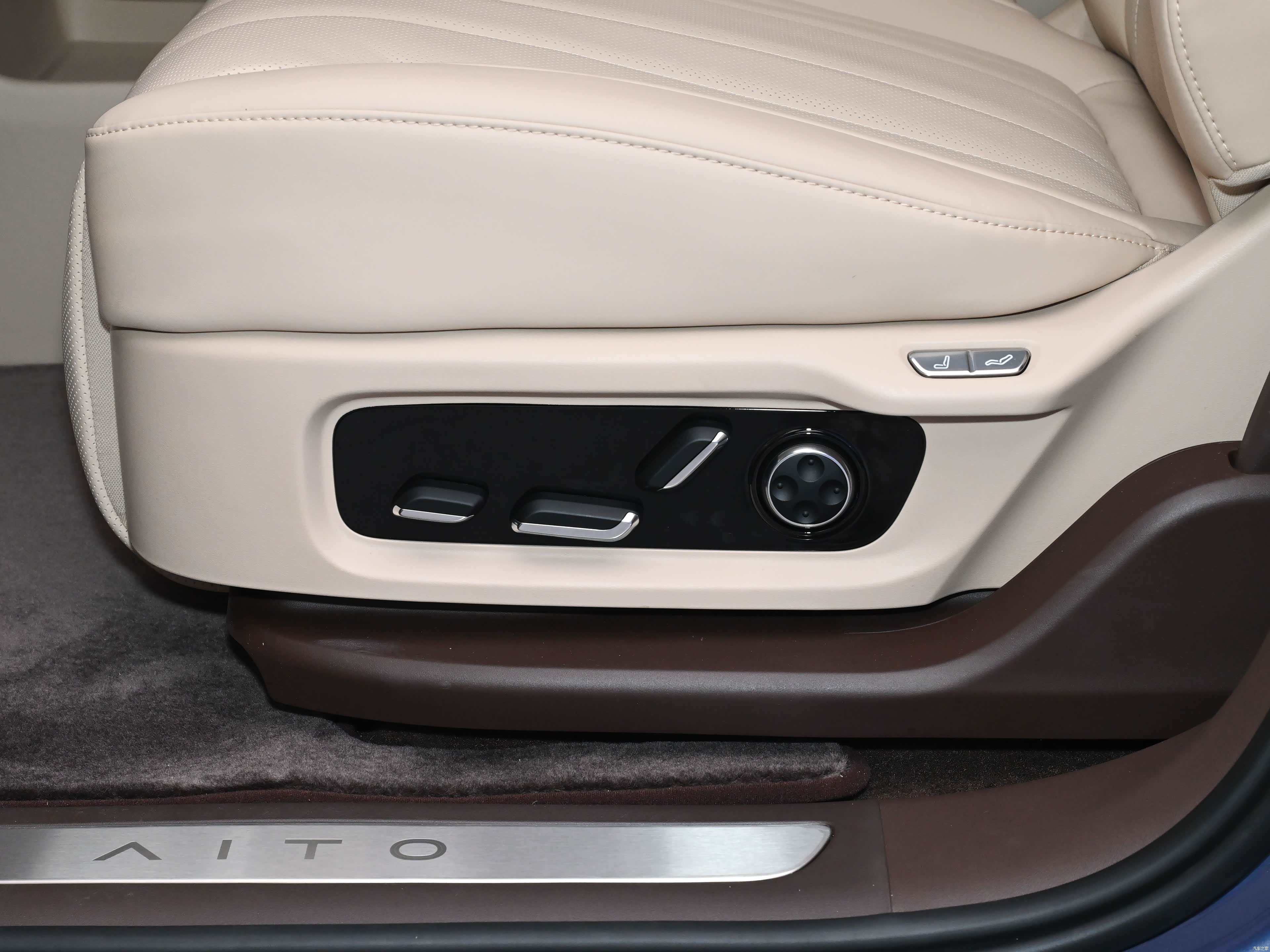 AITO M7 EREV Ultra 5 seats 4wd — Фото автомобиля 6