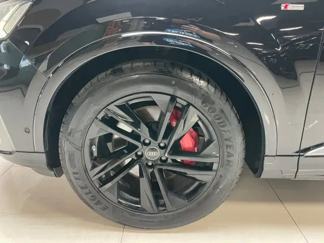 Audi Q7 — Фото автомобиля 30