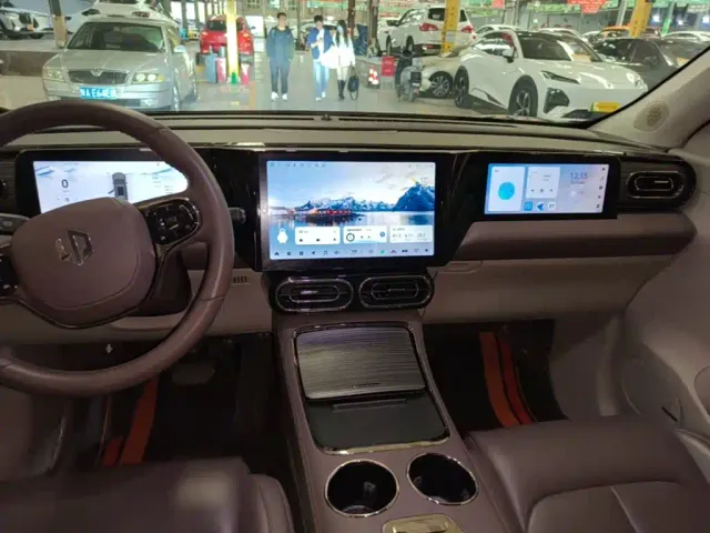 Leapmotor C11 — Фото автомобиля 12