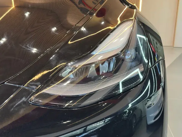Tesla Model Y — Фото автомобиля 16