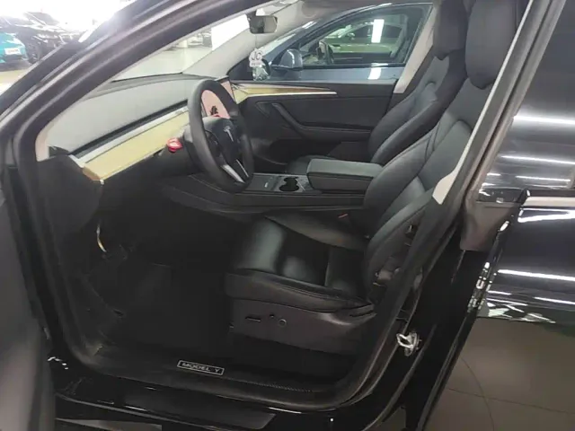 Tesla Model Y — Фото автомобиля 14