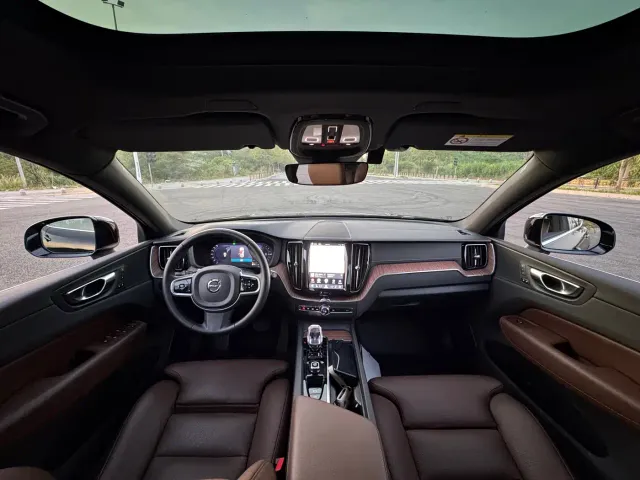 Volvo XC60 — Фото автомобиля 10