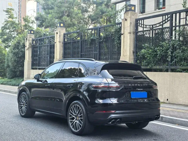 Porsche Cayenne — Фото автомобиля 15