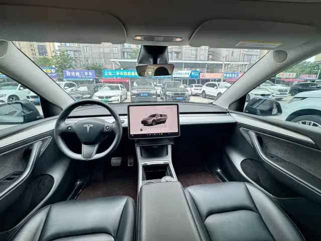 Tesla Model Y — Фото автомобиля 6