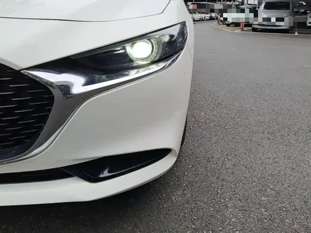 Mazda Axela — Фото автомобиля 23