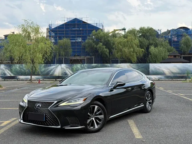 Фотография автомобиля — Lexus LS
