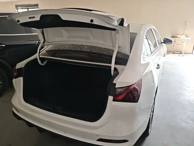 Roewe i5 — Фото автомобиля 18