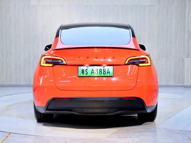 Tesla Model Y — Фото автомобиля 5