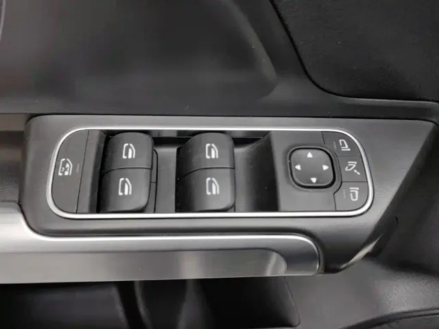 Mercedes-Benz EQB — Фото автомобиля 9