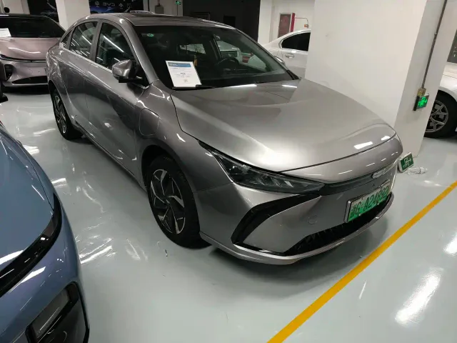 Geely Geometry G6 — Фото автомобиля 3