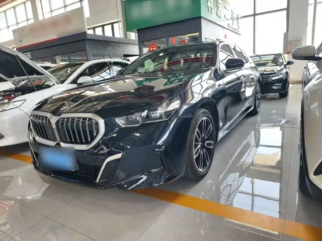 Фотография автомобиля — BMW 5 Series