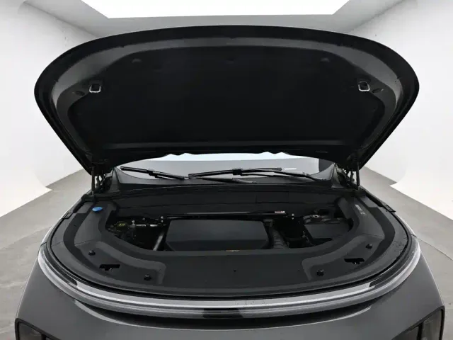 Li Auto L8 — Фото автомобиля 15