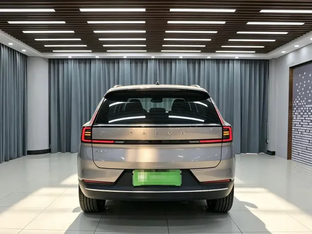 Volvo XC70 Plug-in Hybrid — Фото автомобиля 5