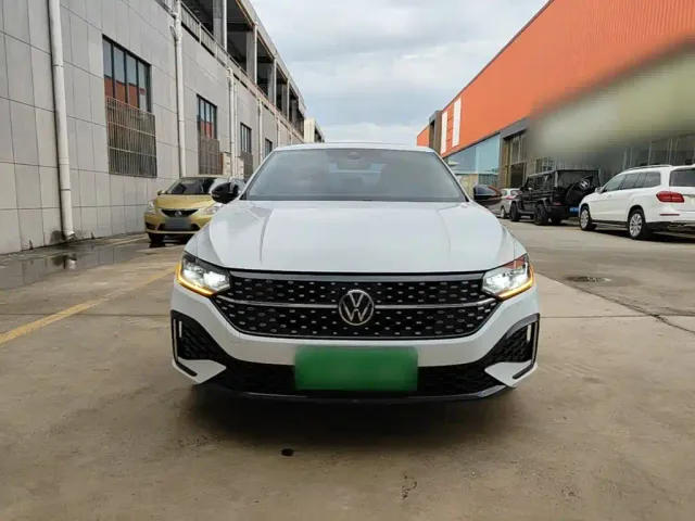 Volkswagen Lavida 2024 Model 300TSI DSG Starlight Full Comfort Edition — Фото автомобиля 2