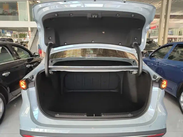 Geely Galaxy L6 — Фото автомобиля 18