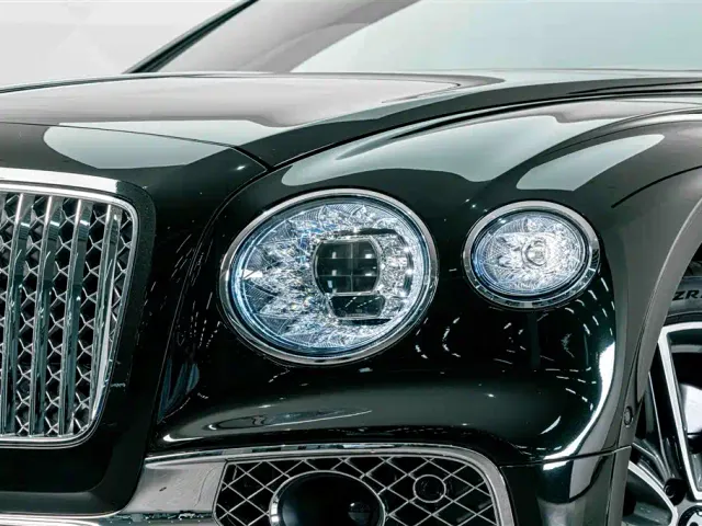 Bentley Flying Spur — Фото автомобиля 4