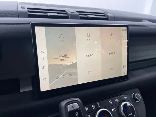 Land Rover Defender — Фото автомобиля 8
