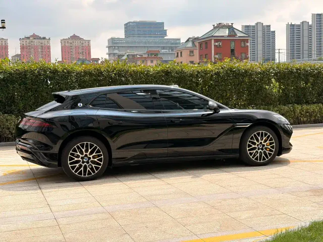 Denza Z9GT — Фото автомобиля 13