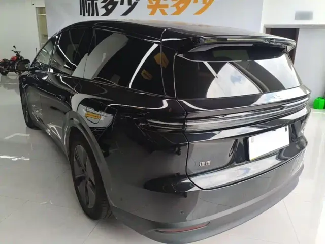 Li Auto i8 — Фото автомобиля 4