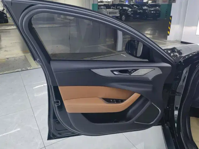 Jaguar XEL — Фото автомобиля 7