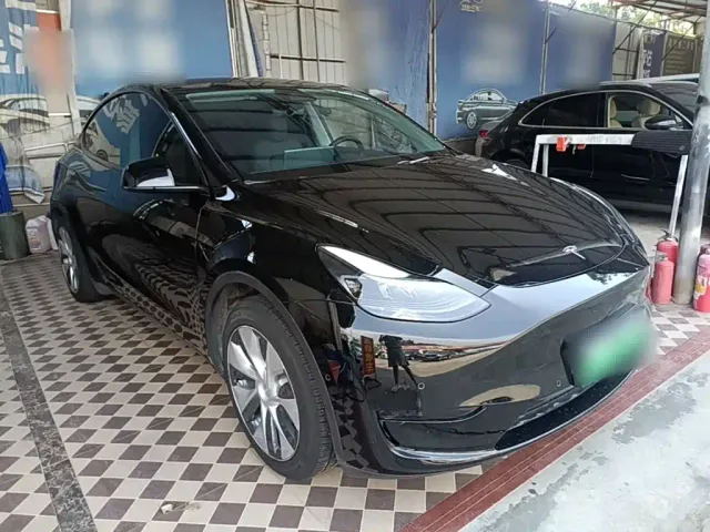 Tesla Model Y — Фото автомобиля 3