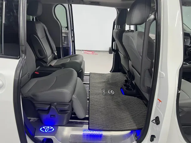 Toyota Granvia — Фото автомобиля 20