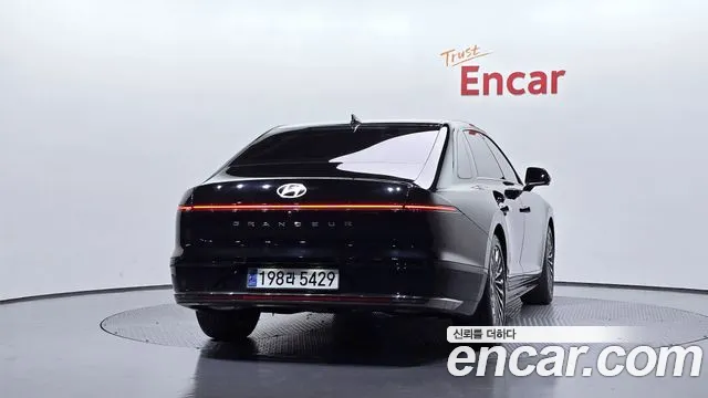 Hyundai Grandeur GN7 — Фото автомобиля 4