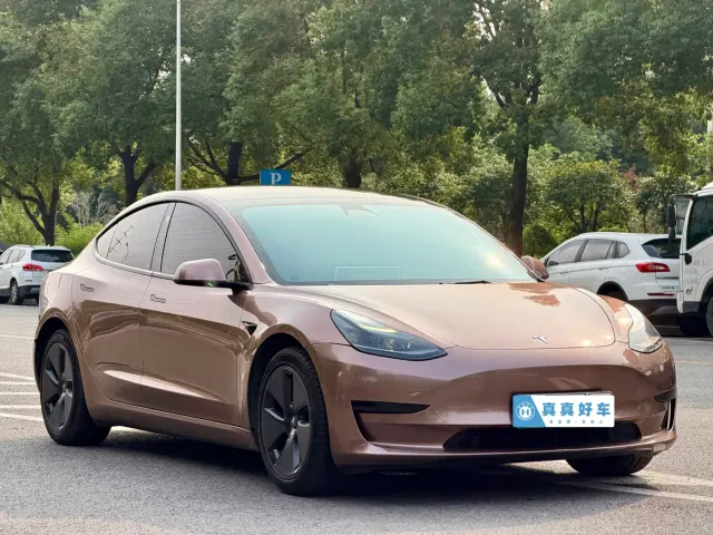 Tesla Model 3 — Фото автомобиля 3
