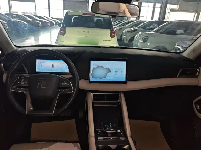 BYD Yuan UP 2024 301KM Leading Edition — Фото автомобиля 9