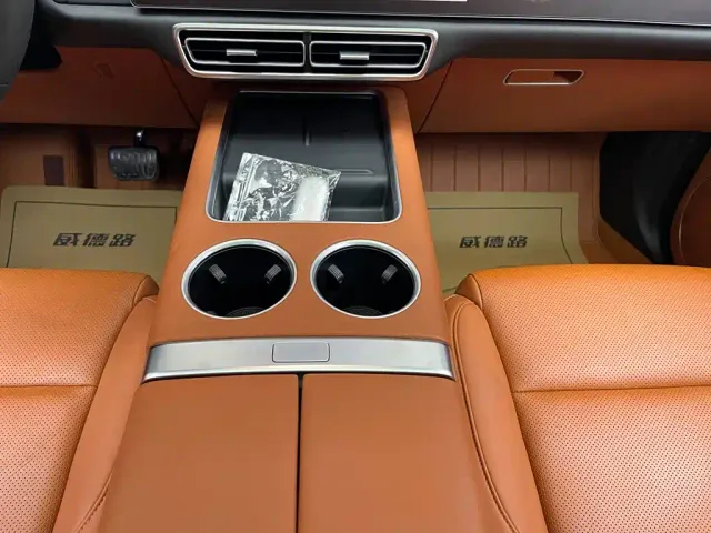 Li Auto L7 — Фото автомобиля 23