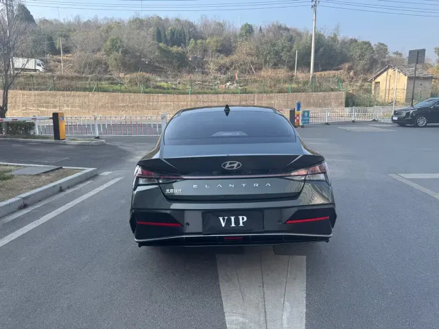 Hyundai Elantra — Фото автомобиля 5