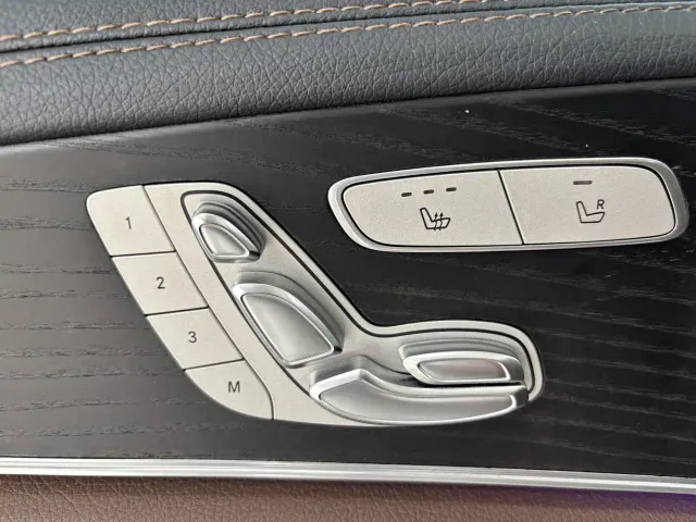 Mercedes-Benz E-Class — Фото автомобиля 12