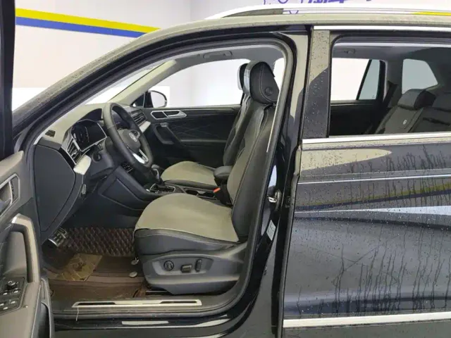 Volkswagen Tiguan L — Фото автомобиля 9