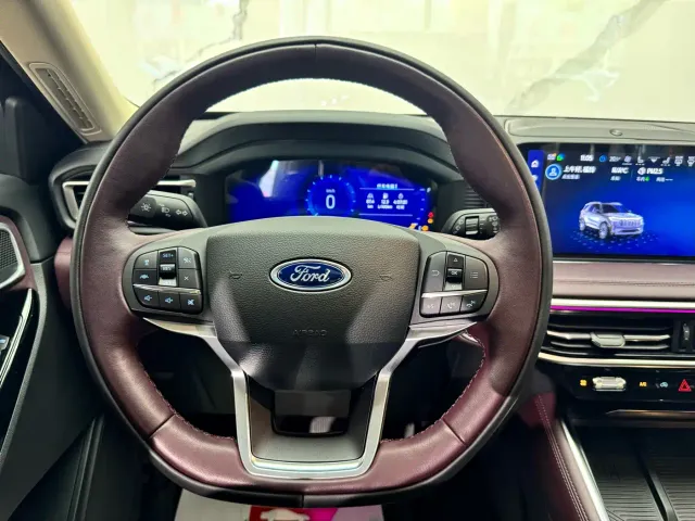 Ford Explorer — Фото автомобиля 10