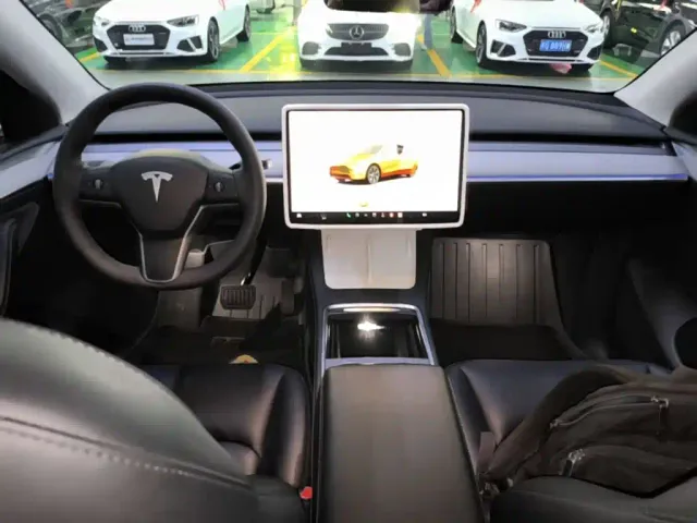 Tesla Model Y — Фото автомобиля 9