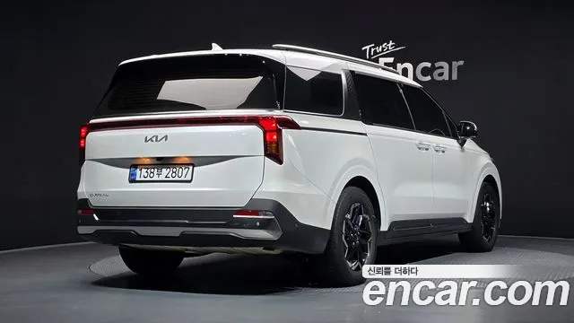 Kia Carnival Generation 4 — Фото автомобиля 2