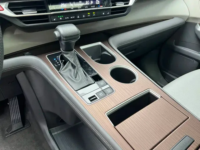 Toyota Granvia — Фото автомобиля 10