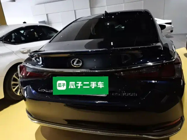 Lexus ES — Фото автомобиля 5