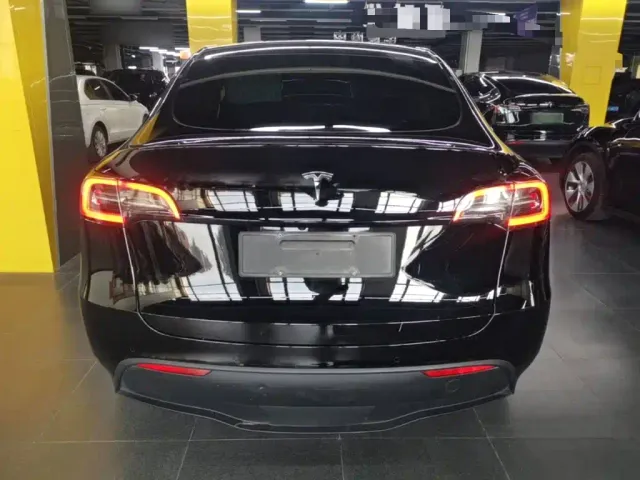 Tesla Model Y — Фото автомобиля 5