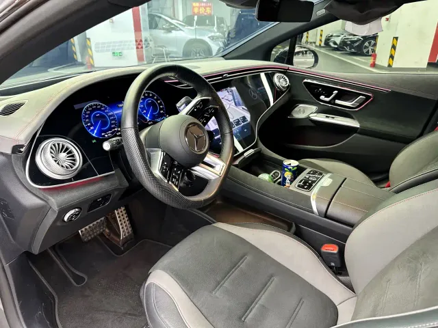 Mercedes-Benz EQE AMG — Фото автомобиля 15